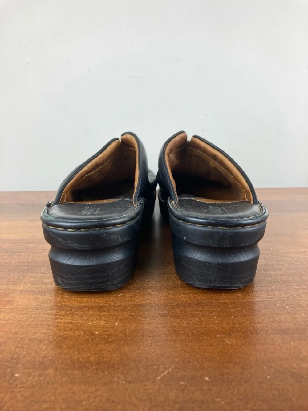 BORN Women’s Black Leather Mule Clog Slip On Shoes B73500 Size 8 (39) - Picture 5 of 11